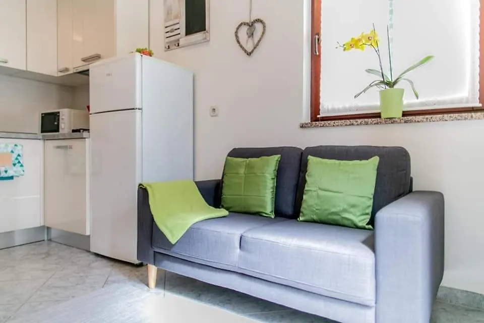 Apartmani Derocchi Pula 0*,  Croatia