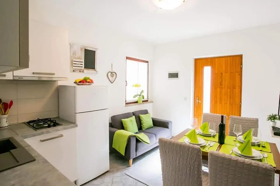 Apartmani Derocchi Pula 0*,  Croatia